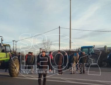 Κλειστή η Εθνική Οδός Θεσσαλονίκης - Σερρών από τους αγρότες